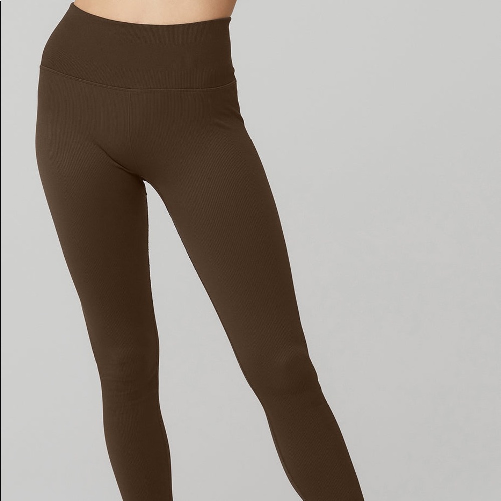 Seamless high-waist Ribbed Legging in Espresso by Alo